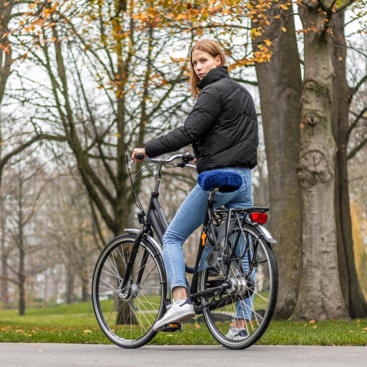 Sunny Bum Zadelhoes, Fietszadel Dames En Heren, Waterdicht En Comfortabel, Incl. Fietsslot En Veiligheidskabel, Dubbelzijdig Zadel Met Schapenvacht - Afbeelding 7