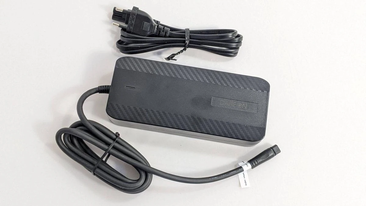 Elektrische Fietsoplader DT Darfon STEPS E5000/E6100 36V 2A (Cortina) - Afbeelding 2