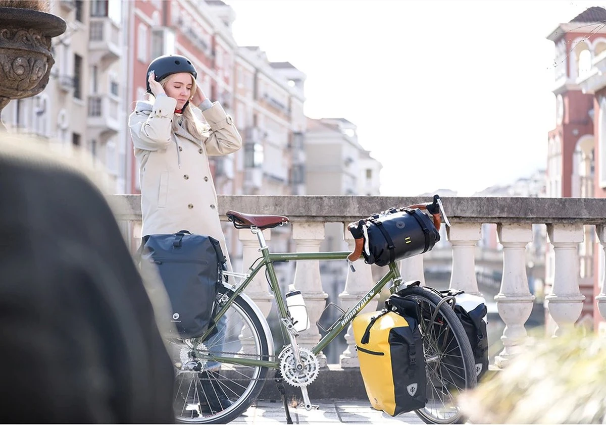 Fietstas - Rugzak - Rolltop - Schoudertas - Schooltas - Geel - Volledig Waterdicht 27L - Afbeelding 20